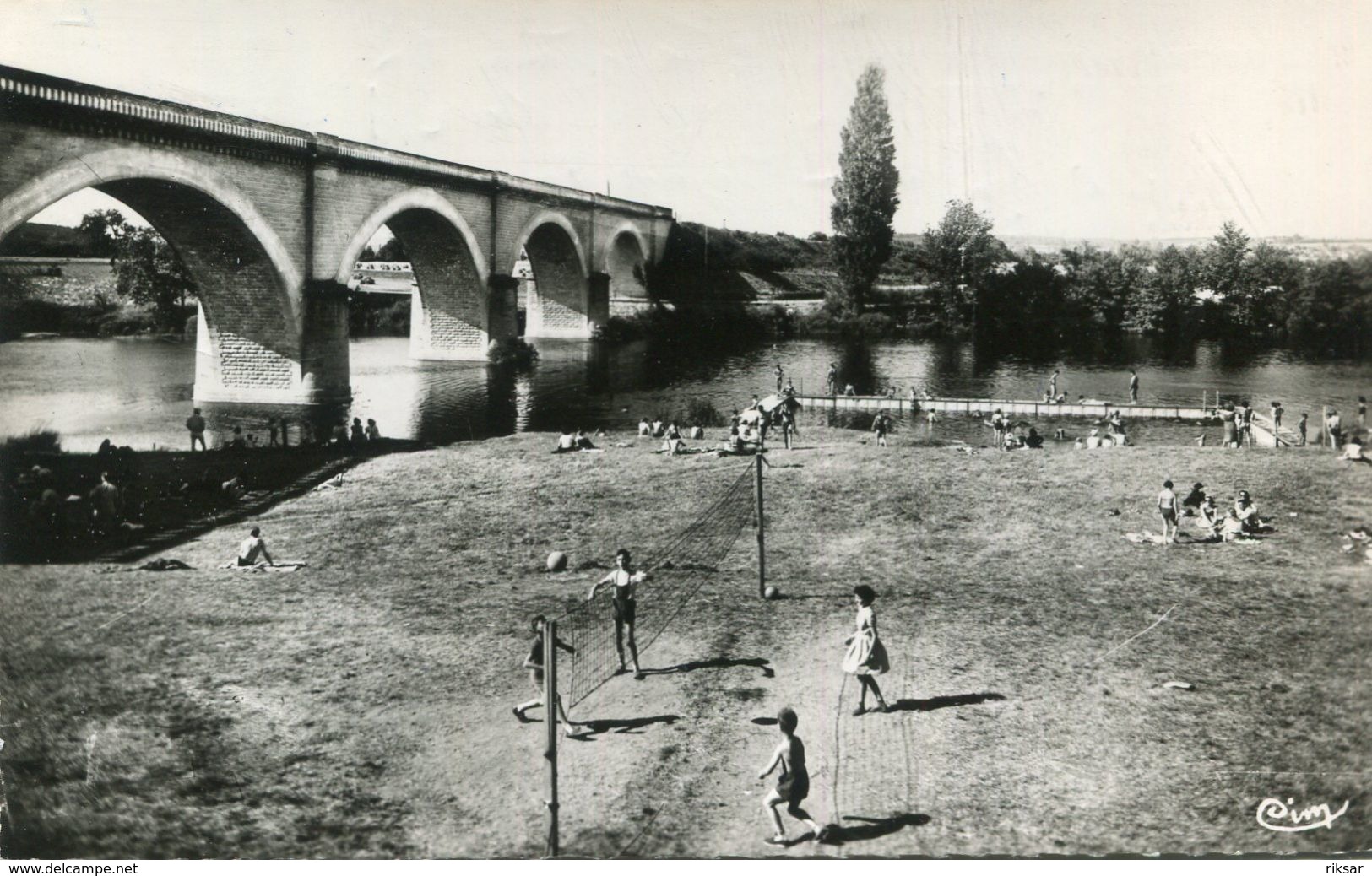 VOLLEYBALL(LA ROCHE POSAY LES BAINS) - Volleyball