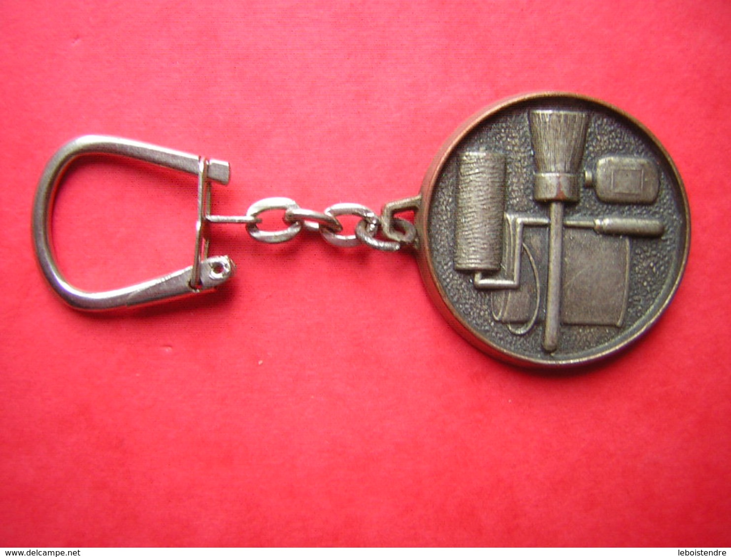 PORTE CLEFS Pub Publicite QUINCAILLERIE DE DJIBOUTI M D ELABE 6 RUE D'ETHIOPIE  TEL . 306 - Key-rings