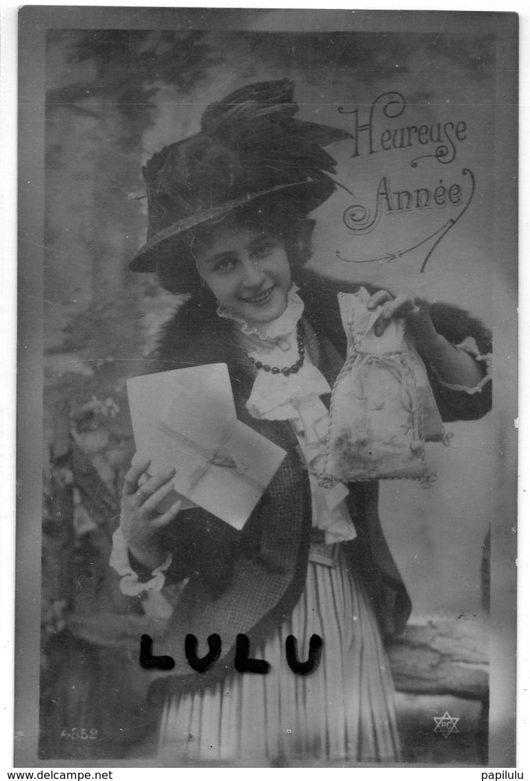 Femmes N° 315 : Belle Cpa En Mauve : Lettre Beau Chapeau Année  ; édit. P C N° 4352 ; Heureuse Année - Femmes