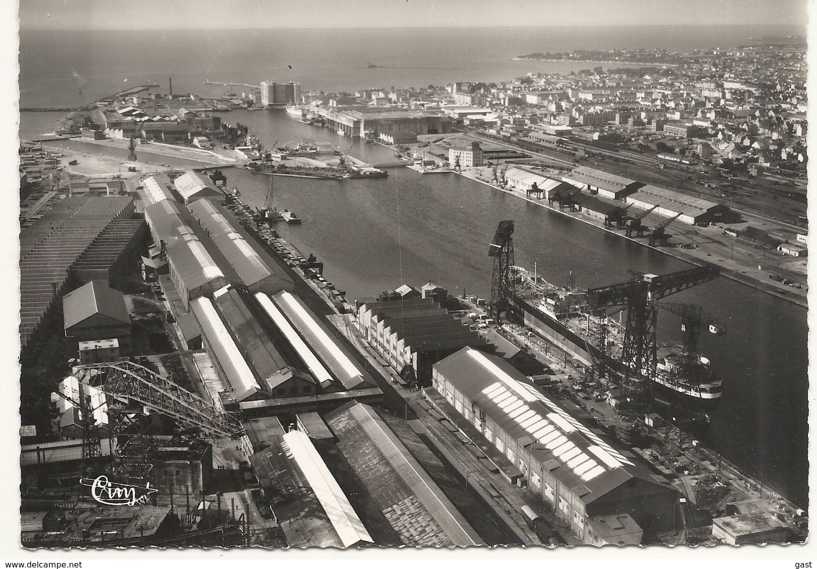 SAINT NAZAIRE      VUE  AERIENNE   ( LES  CHANTIERS  NAVALS ) - Saint Nazaire