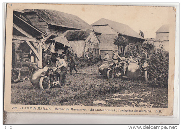 CAMP DE MAILLY     SIDE CARS  MILITAIRES . ENTRETIEN DU MATERIEL - Motorfietsen