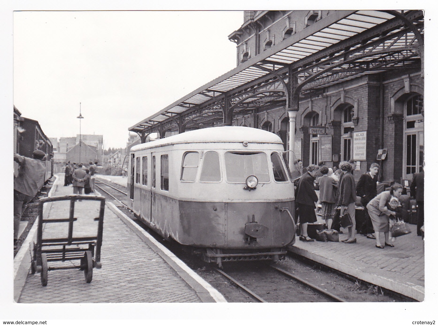 CPM TRAIN VOIR DOS 62 Autorail Billard En Gare De Berck Plage En 1954 Nombreux Voyageurs - Berck
