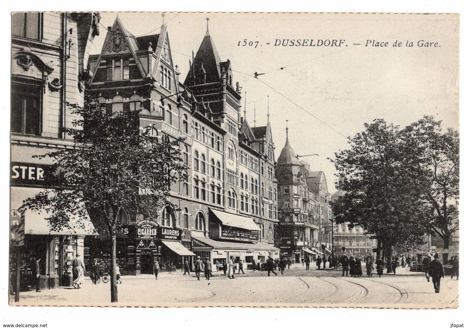 ALLEMAGNE - DUSSELDORF Place De La Gare - Duesseldorf