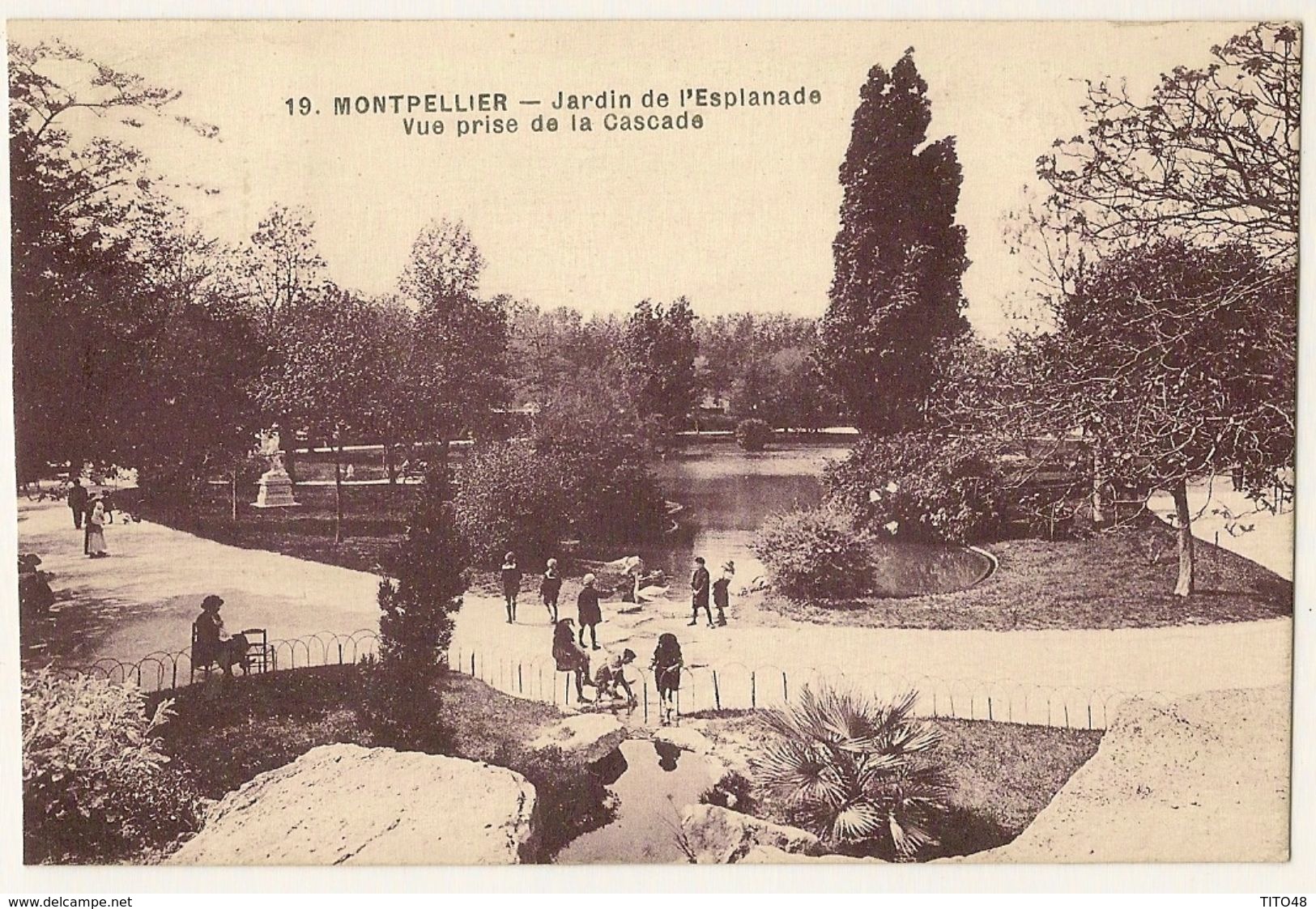 Jardin De L'Esplanade Vue Prise De La Cascade - Montpellier