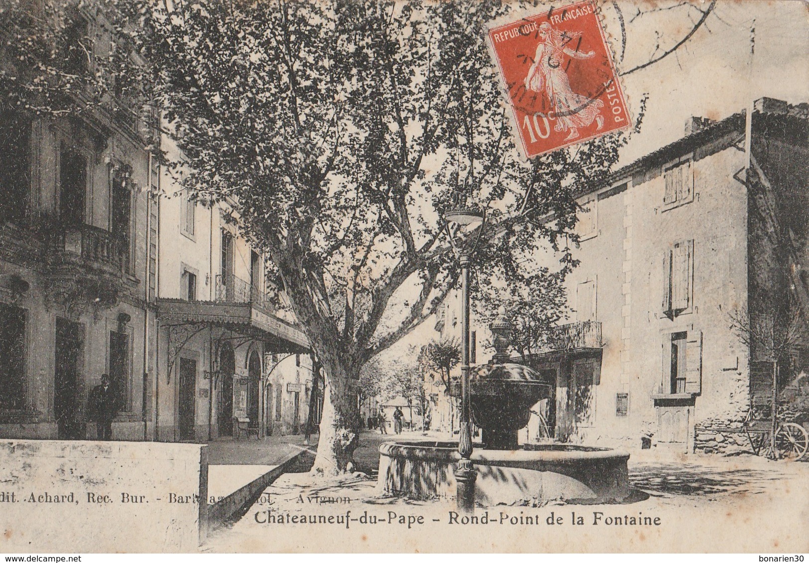 CPA 84 CHATEAUNEUF DU PAPE ROND POINT DE LA FONTAINE - Chateauneuf Du Pape