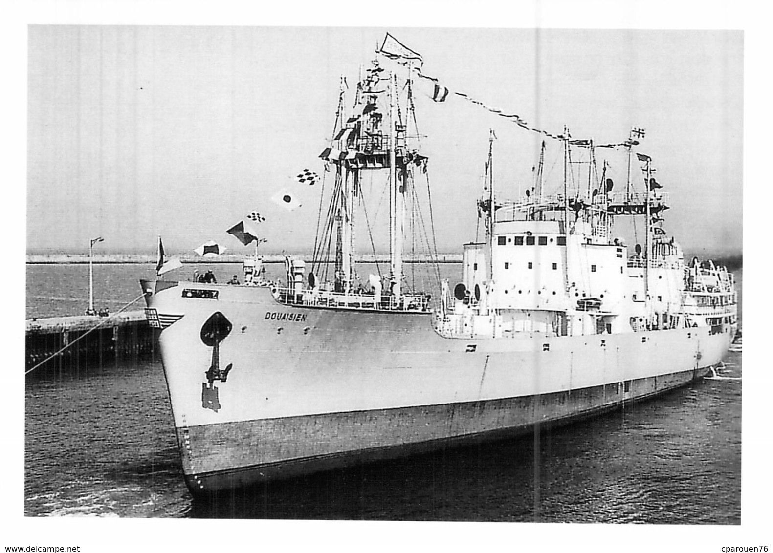 Photo  Moderne Bateau Identifié " Douaisien " C.B.V.N 1950 Arsenal De Lorient 1955 " Saint André " De Lorient ." Argosky - Bateaux