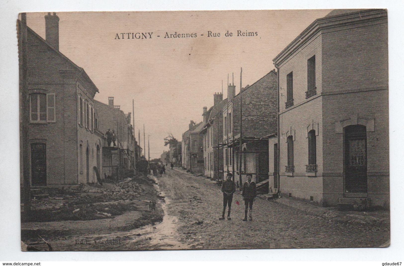 ATTIGNY (08) - RUE DE REIMS - Attigny