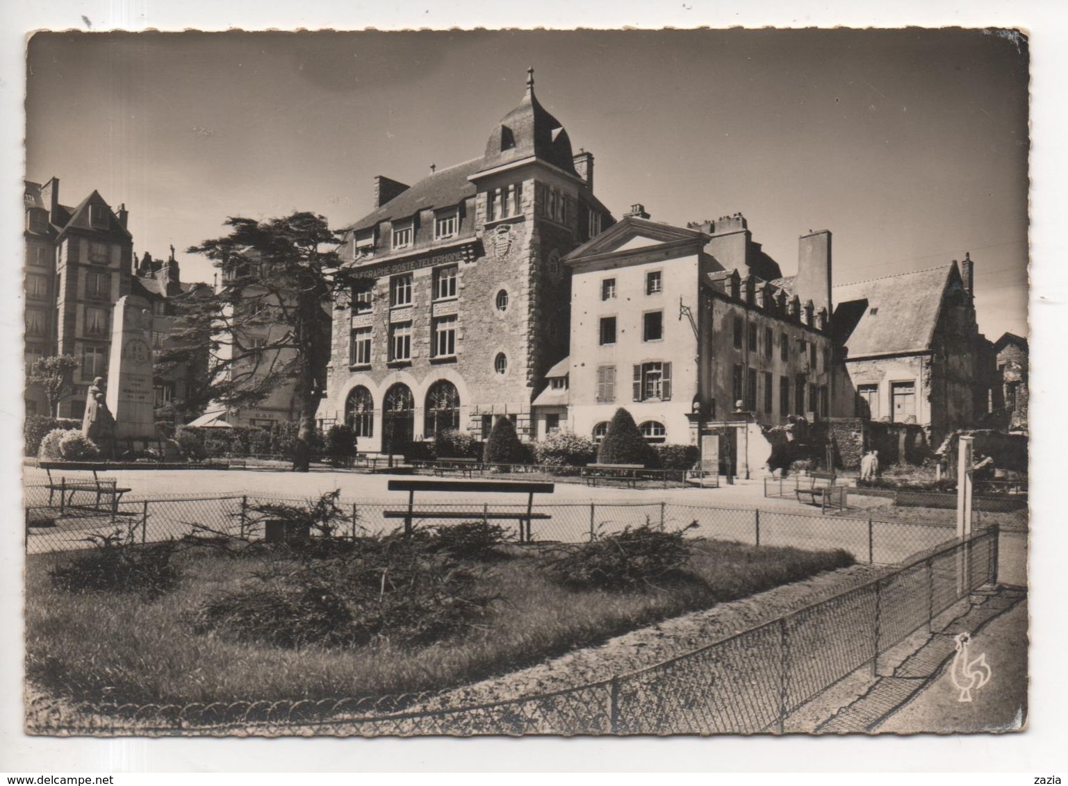 35.451/ ST MALO - La Poste Et Le Monument Aux Morts - Saint Malo