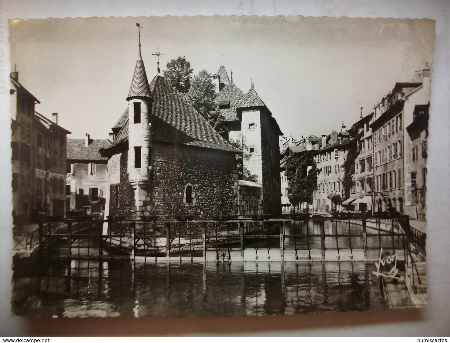 Carte Postale Annecy (74) Le Palais De L'Isle Et Le Canal Du Thiou ( Noir Et Blanc Non Circulée ) - Annecy