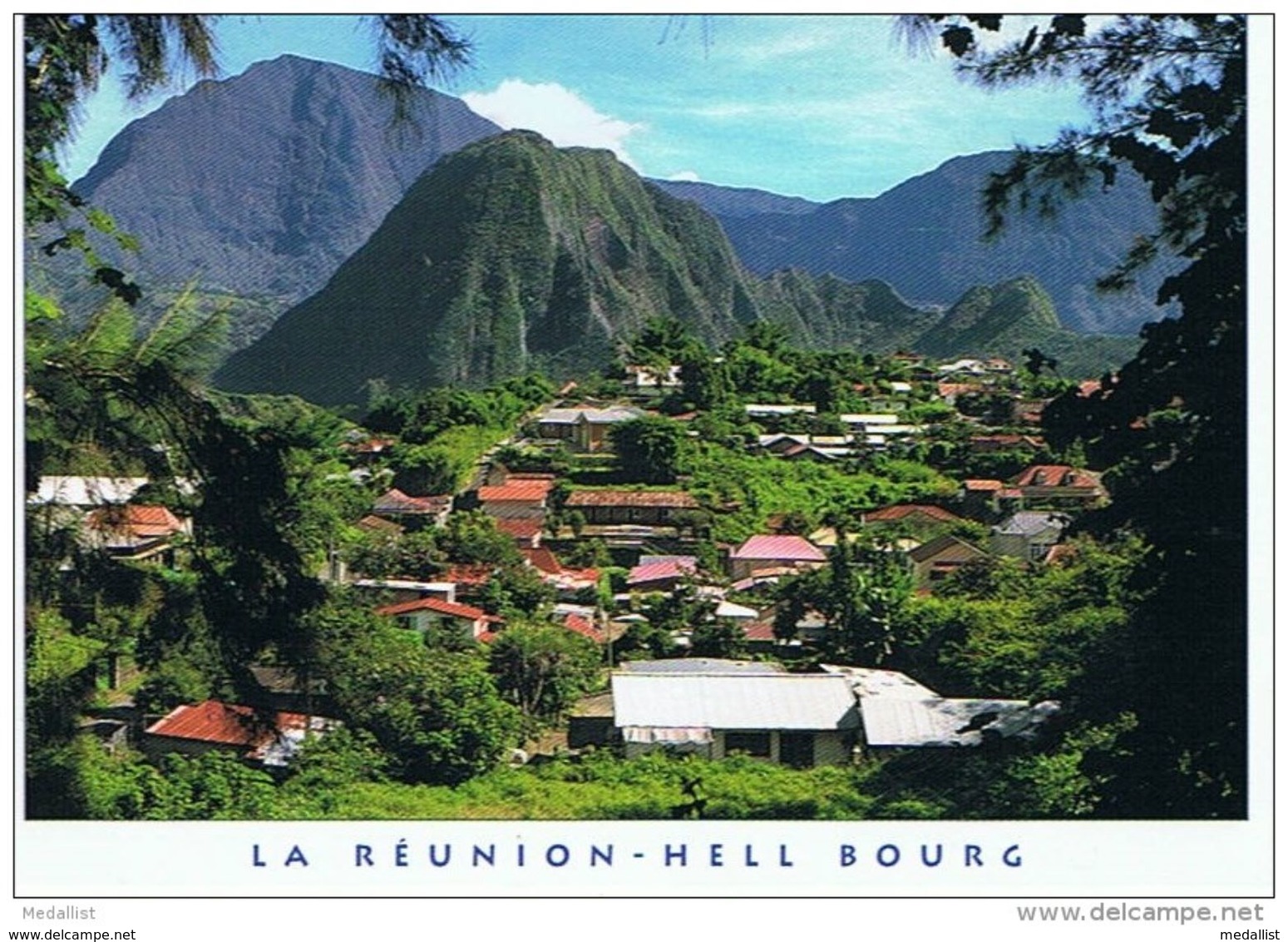 CPM..ILE DE LA REUNION..CIRQUE SALAZIE..VILLAGE D'HELL BOURG...A VOIR - Autres & Non Classés