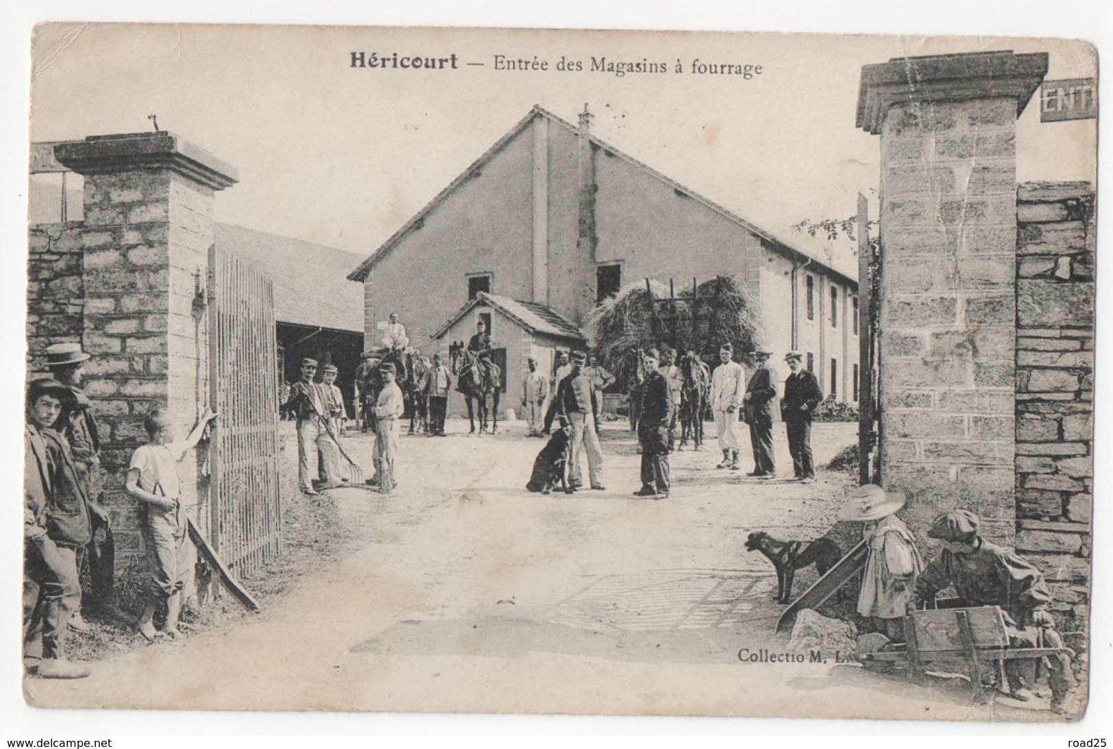 ( 70 ) Héricourt - Entrée Des Magasins à Fourrage - Etat De La Carte : Pliure - Altri & Non Classificati