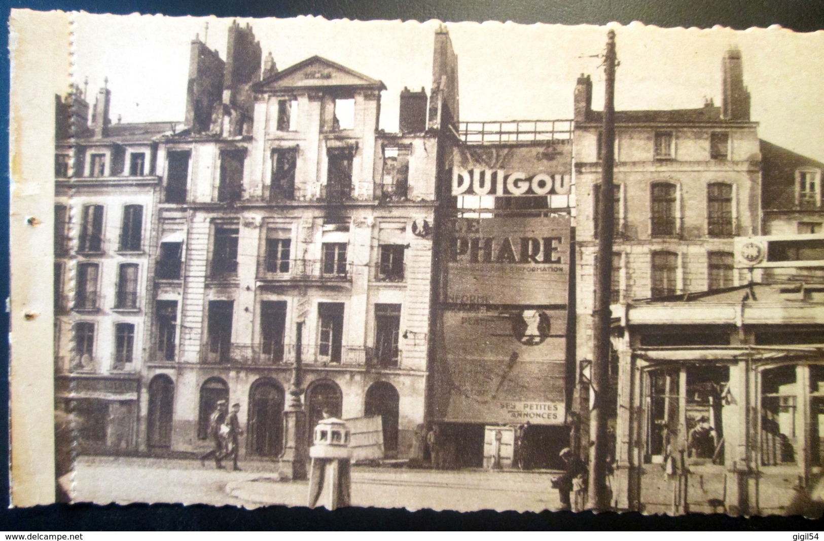 44   NANTES   Place Du COMMERCE  L'HOTEL Du PHARE  APRES Les BOMBARDEMENTS WW2  1943 - Nantes