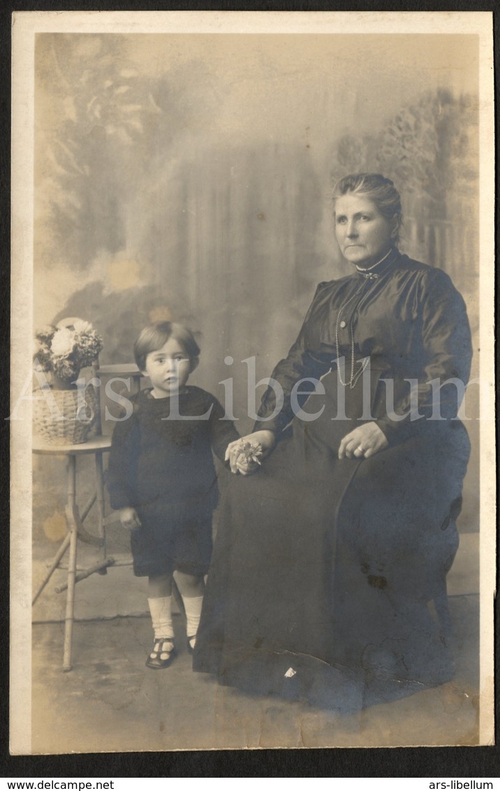 Photo Postcard / Foto / Photograph / Girl / Fille / Grandmother / Grand-mère / Photographer / England - Photographie