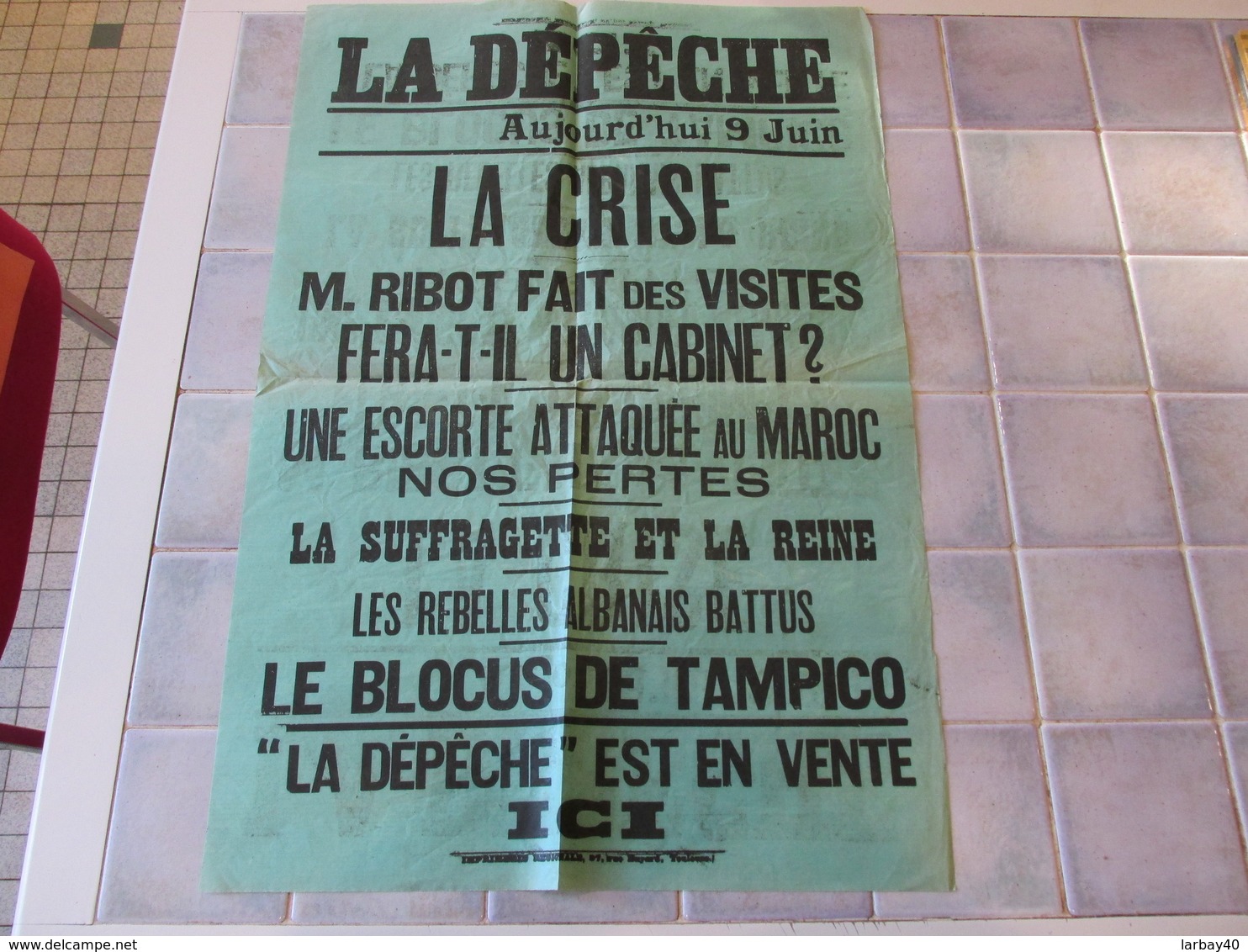 Affiche La Depeche 43 X 62 Cm - La Crise M Ribot Fait Des Visites  Ect - Manifesti