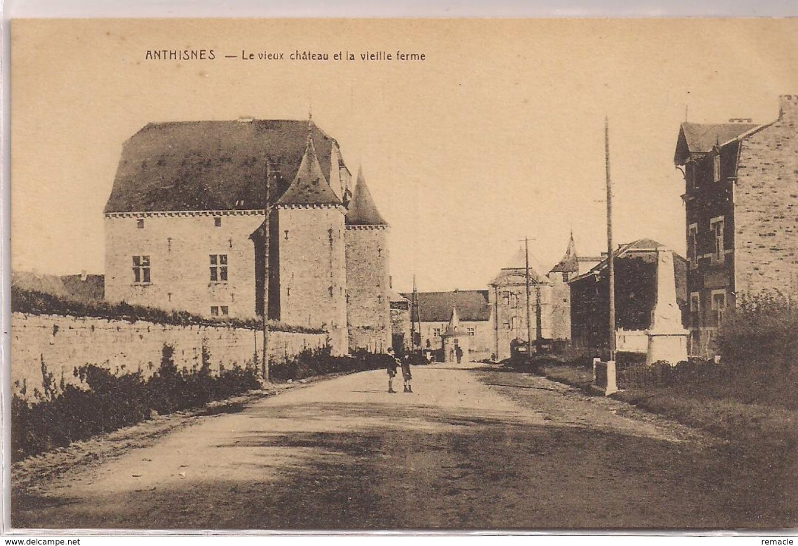 Anthisnes Le Vieux Château Et La Vieille Ferme - Anthisnes