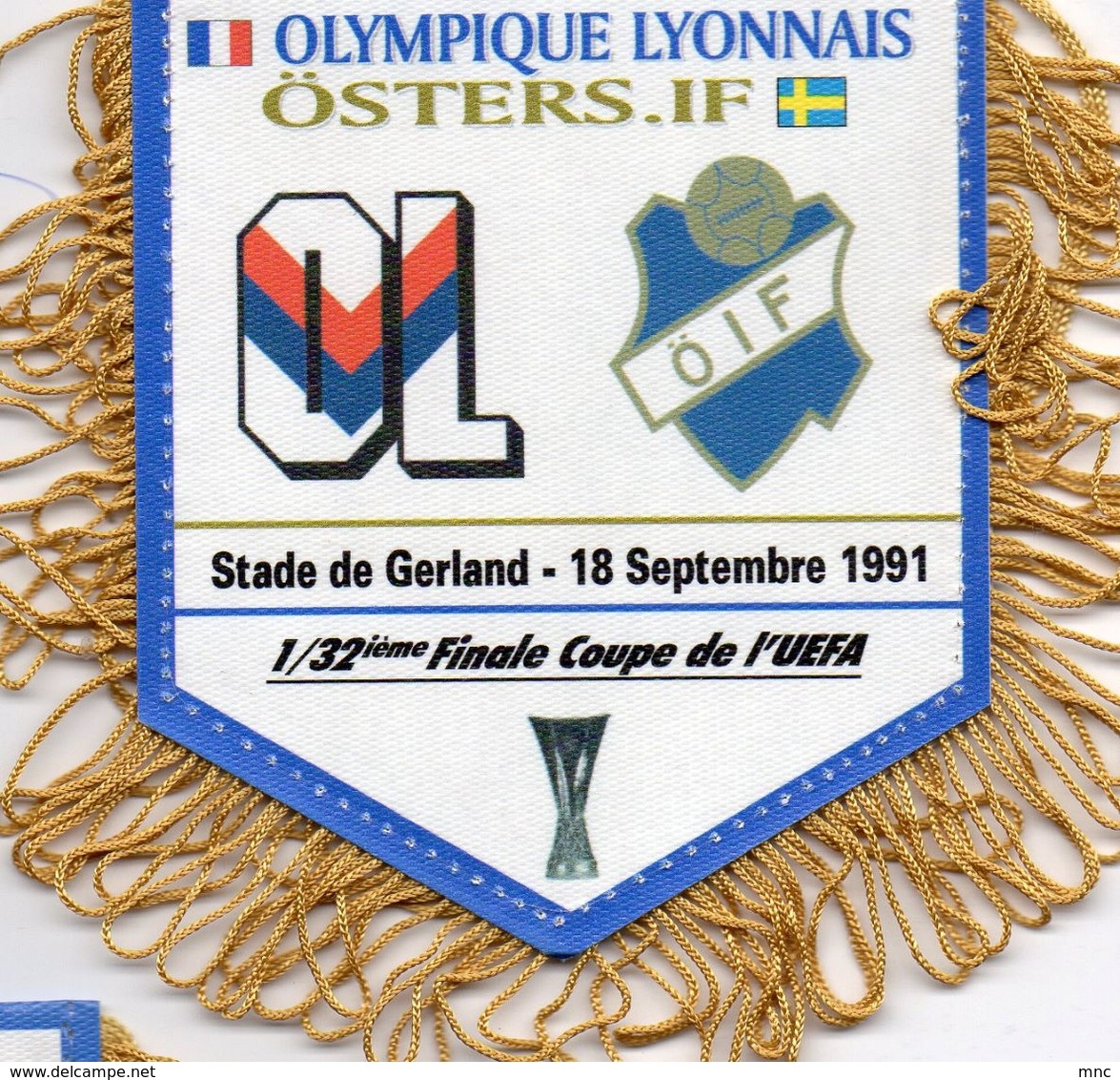 Fanion Du Match LYON / OSTERS IF Coupe UEFA 32ème De Finale 18 Septembre 1991 - Habillement, Souvenirs & Autres