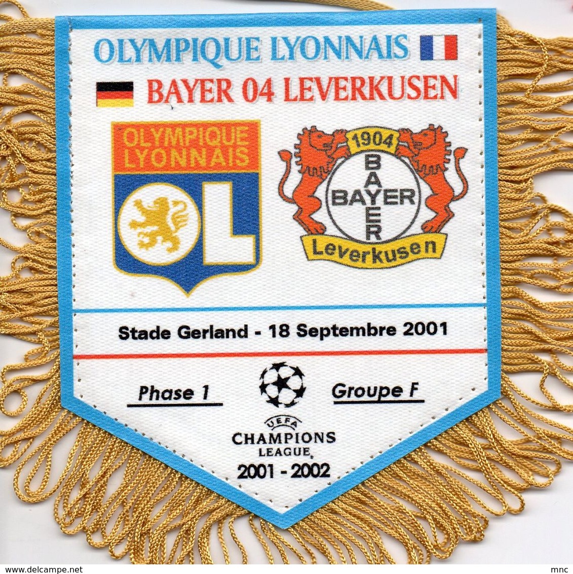 Fanion Du Match LYON / BAYER LEVERKUSEN Ligue Des Champions 2001 - Abbigliamento, Souvenirs & Varie