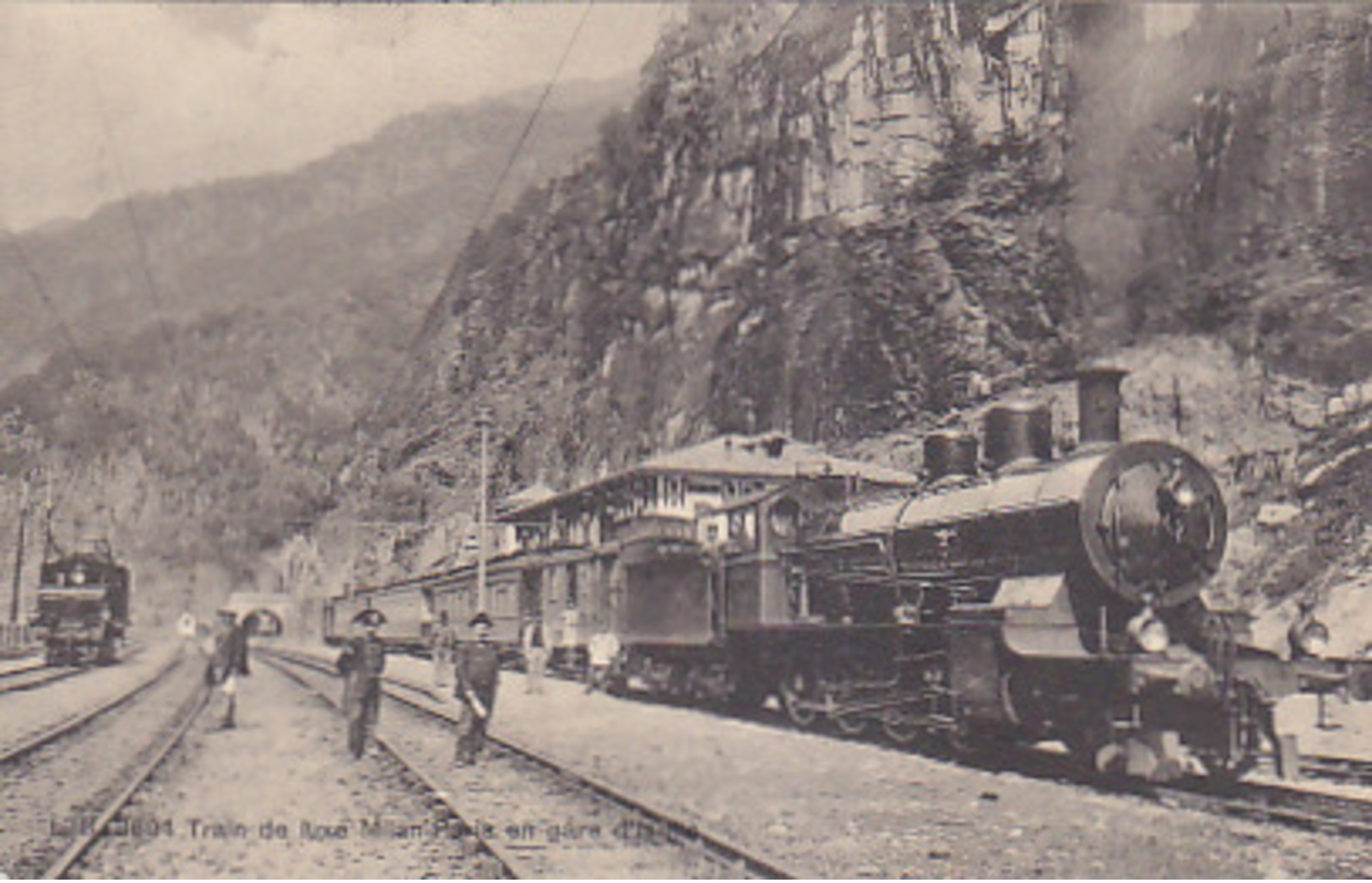 Train De Luxe Milan-Paris En Gare D'Iselle - 1919        (P-114-61011) - Gares - Avec Trains