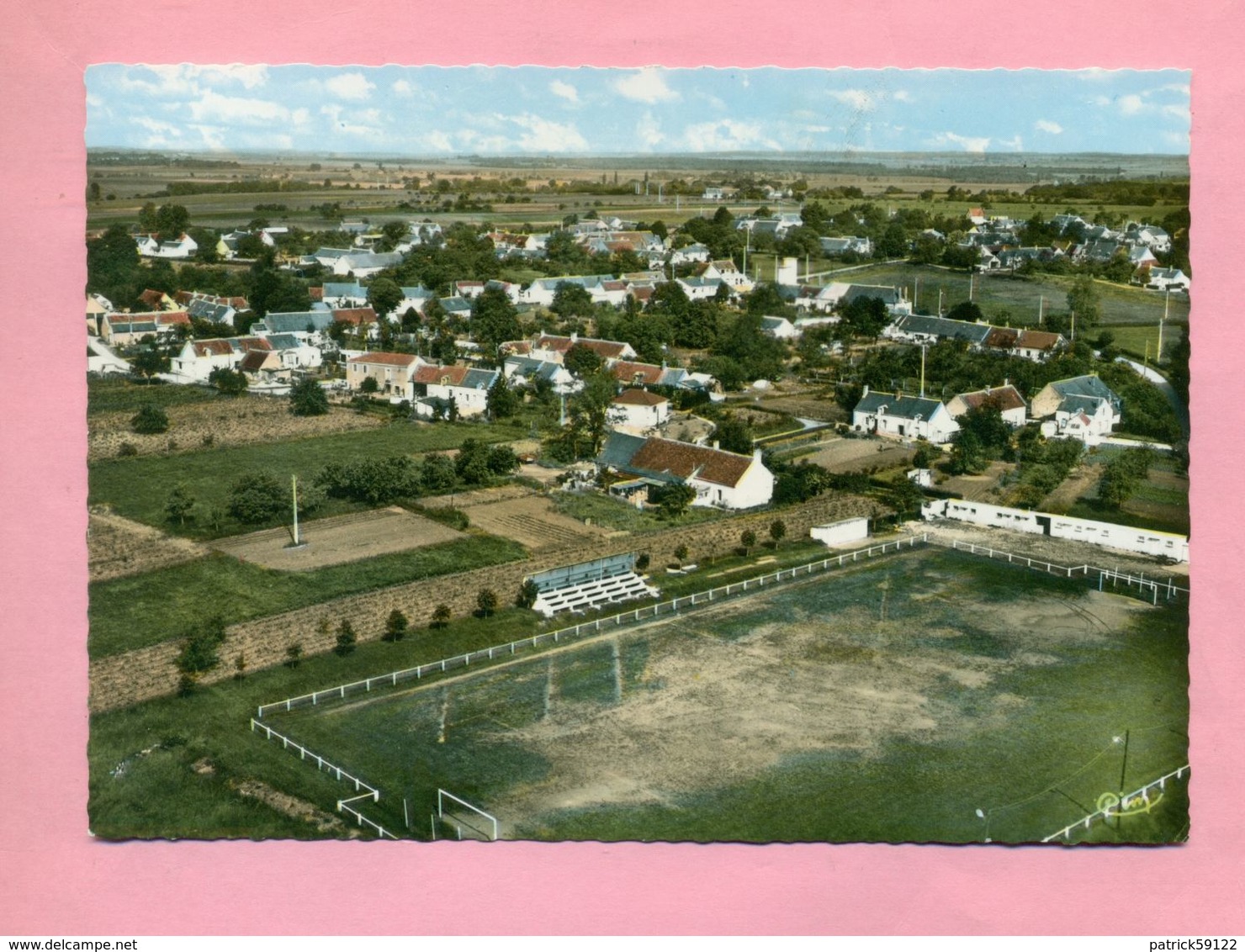 36 - INDRE - REUILLY Prés ISSOUDUN - VUE AERIENNE - LE STADE DE FOOTBALL - - Autres & Non Classés