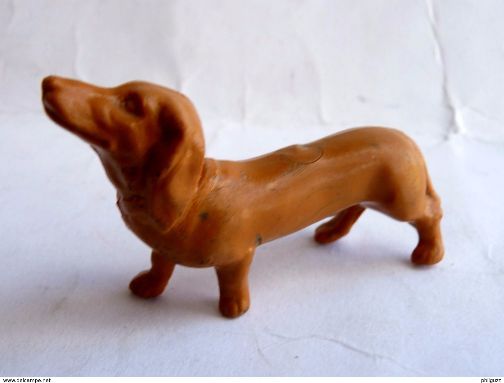 FIGURINE Publicitaire JIM Chien BASSET CHAUSSURES BATA - Hunde