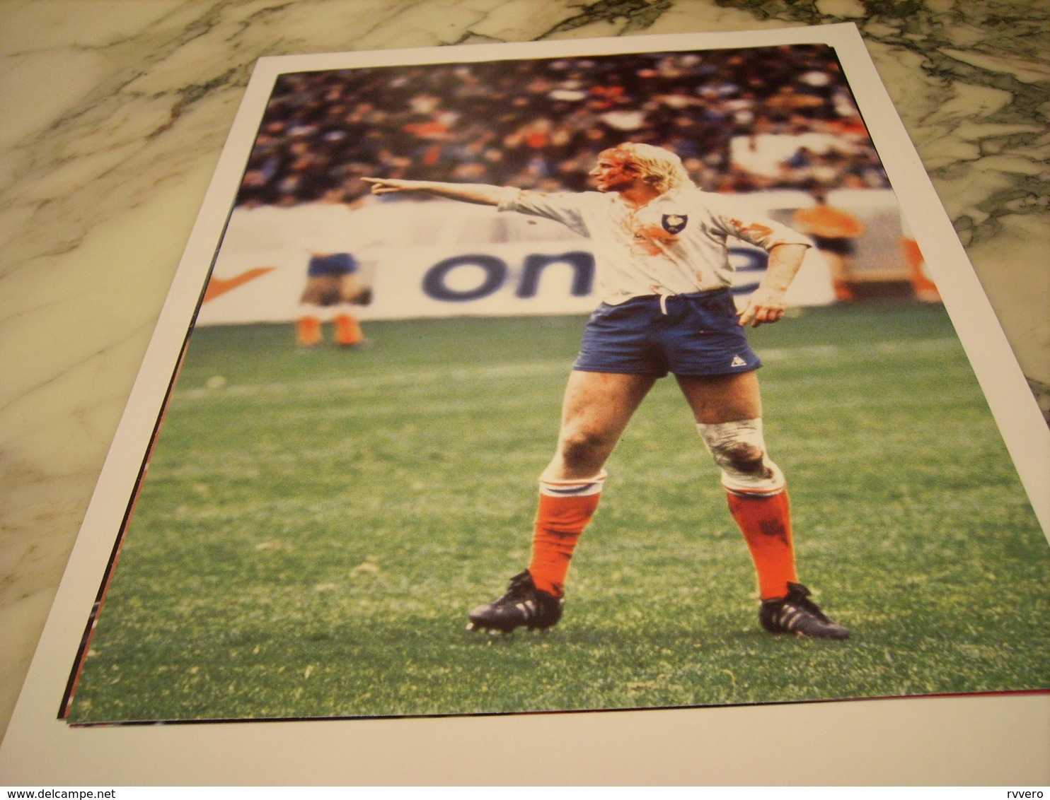 PHOTO JEAN PIERRE RIVES ENSANGLANTE PARC DES PRINCE 1983 - Ohne Zuordnung