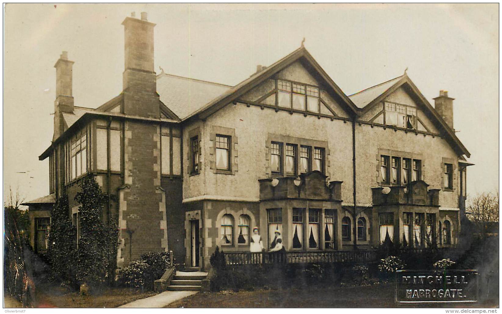 U.K. -  Photo-Card - Harrogate - House In Harrogate - Photo : Mitchell - See Nurses - Harrogate