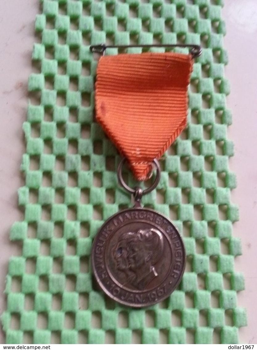 Medaille / Medal - Huwelijk Margriet En Pieter 10-1-1967 ( Vriezenveen ) - Monarchia/ Nobiltà