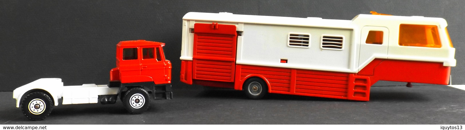 TOUT En METAL CAMION DAF F2800 Et Sa REMORQUE 1 Partie Habitable Et Transport D'Animaux - Scale 1:160