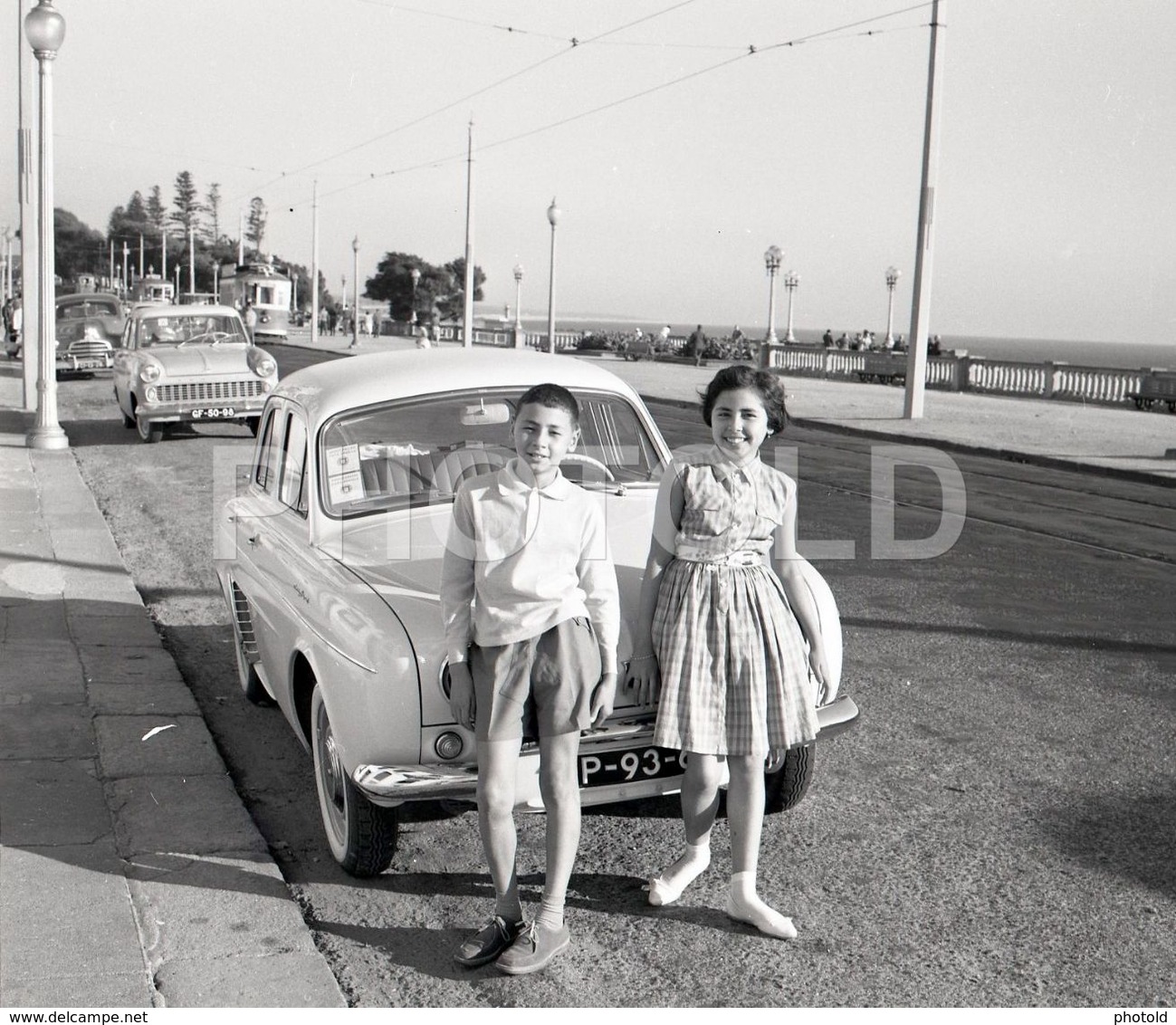 1961 RENAULT DAUPHINE FOZ PORTO TRAM PORTUGAL 60/60mm AMATEUR NEGATIVE NOT PHOTO NEGATIVO NO FOTO - Other & Unclassified