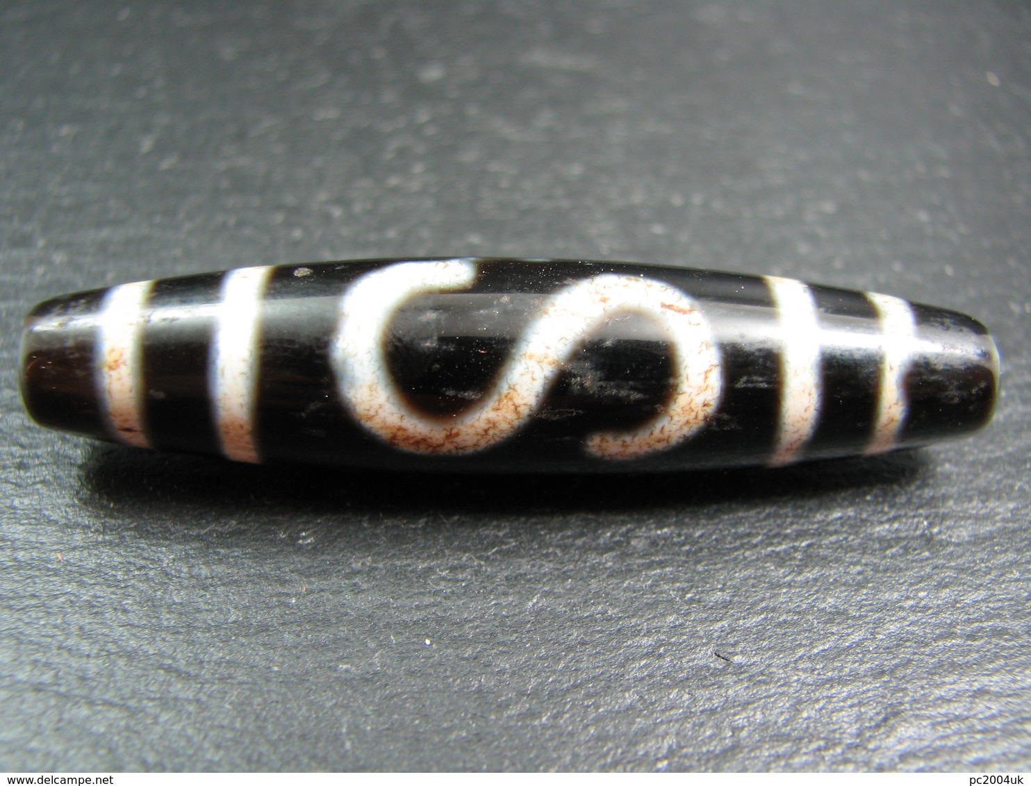 FREE SHIPPING. An Agate Dzi Bead With A Double Money Hook Pattern From Tibet / Nepal FREE SHIPPING. - Archeologia