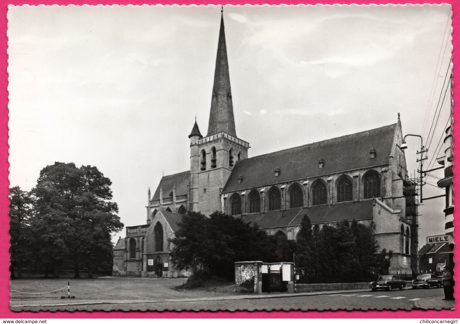 Herentals - St Waldetrudiskerk - Vieilles Voitures - Animée - Foto CINE VAN GEEL - Herentals