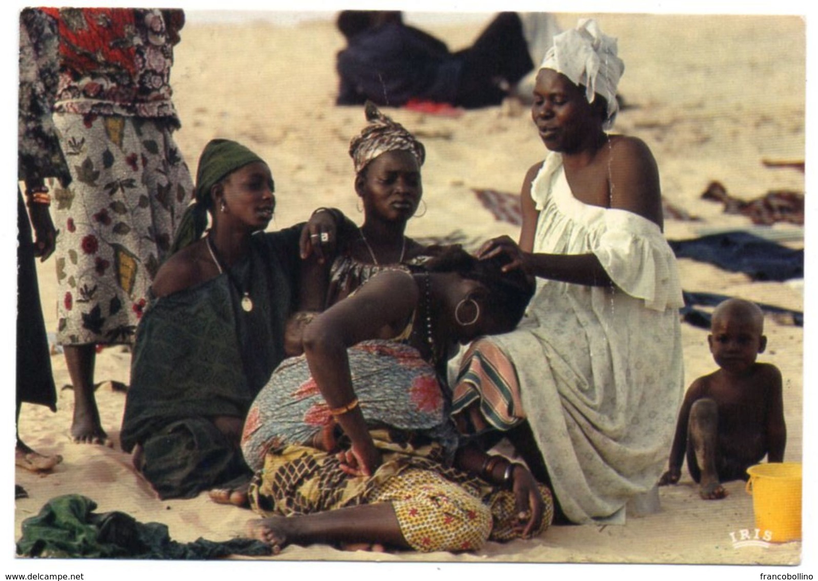 AFRIQUE EN COULEURS - SCENE DE COIFFURE/ MOTHER AND CHILD / CENTRAFRICA THEMATIC STAMPS-PICCARD / MUSHROOMS - Repubblica Centroafricana