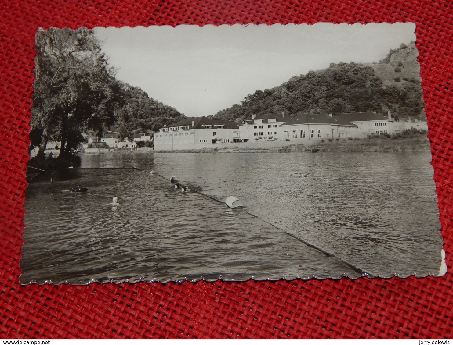 ANSEREMME  -  Les Bains Et La Caserne - Dinant