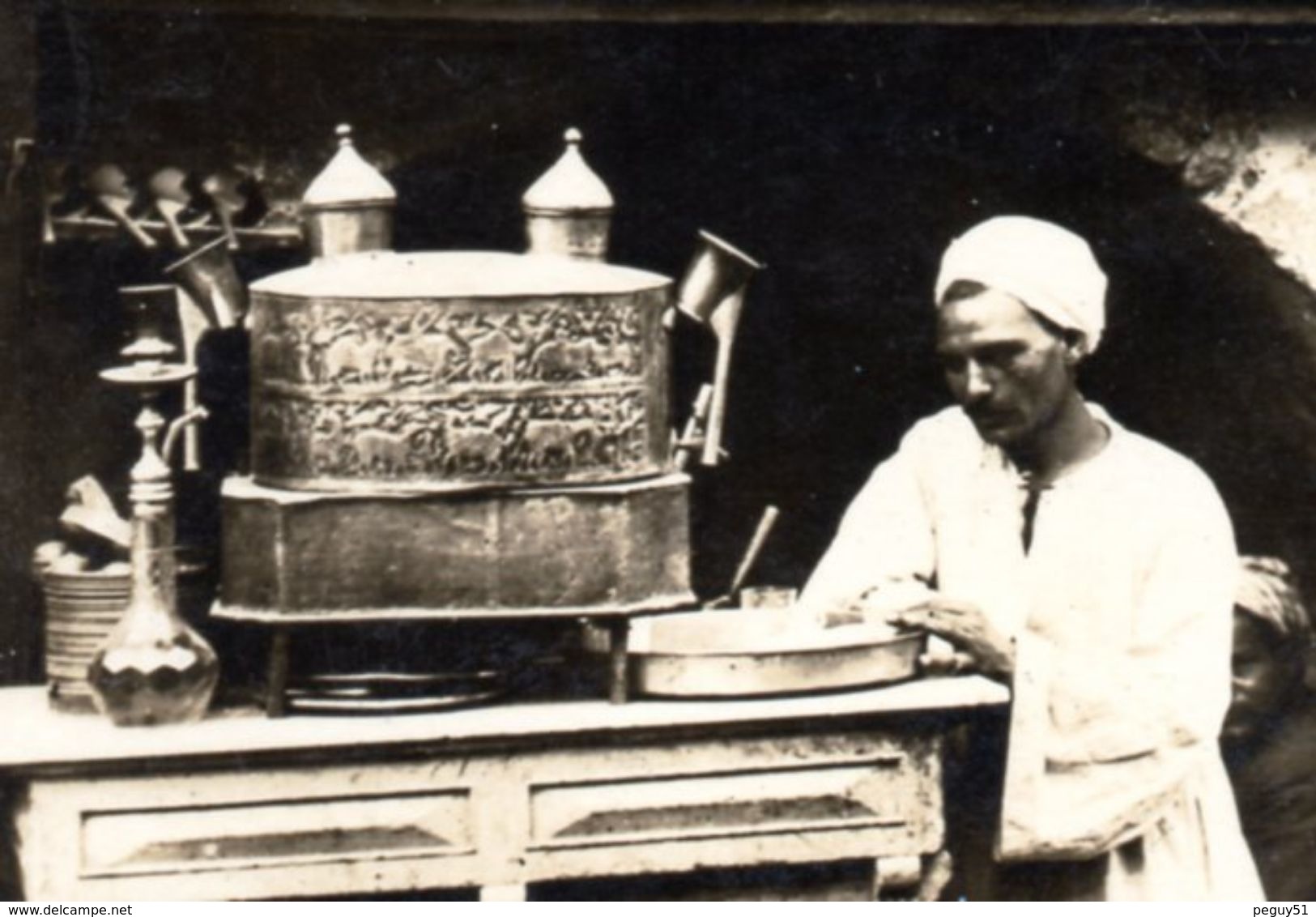 Egypte. Le Caire. Café Arabe. Superbe Machine à Café Décorée - Le Caire