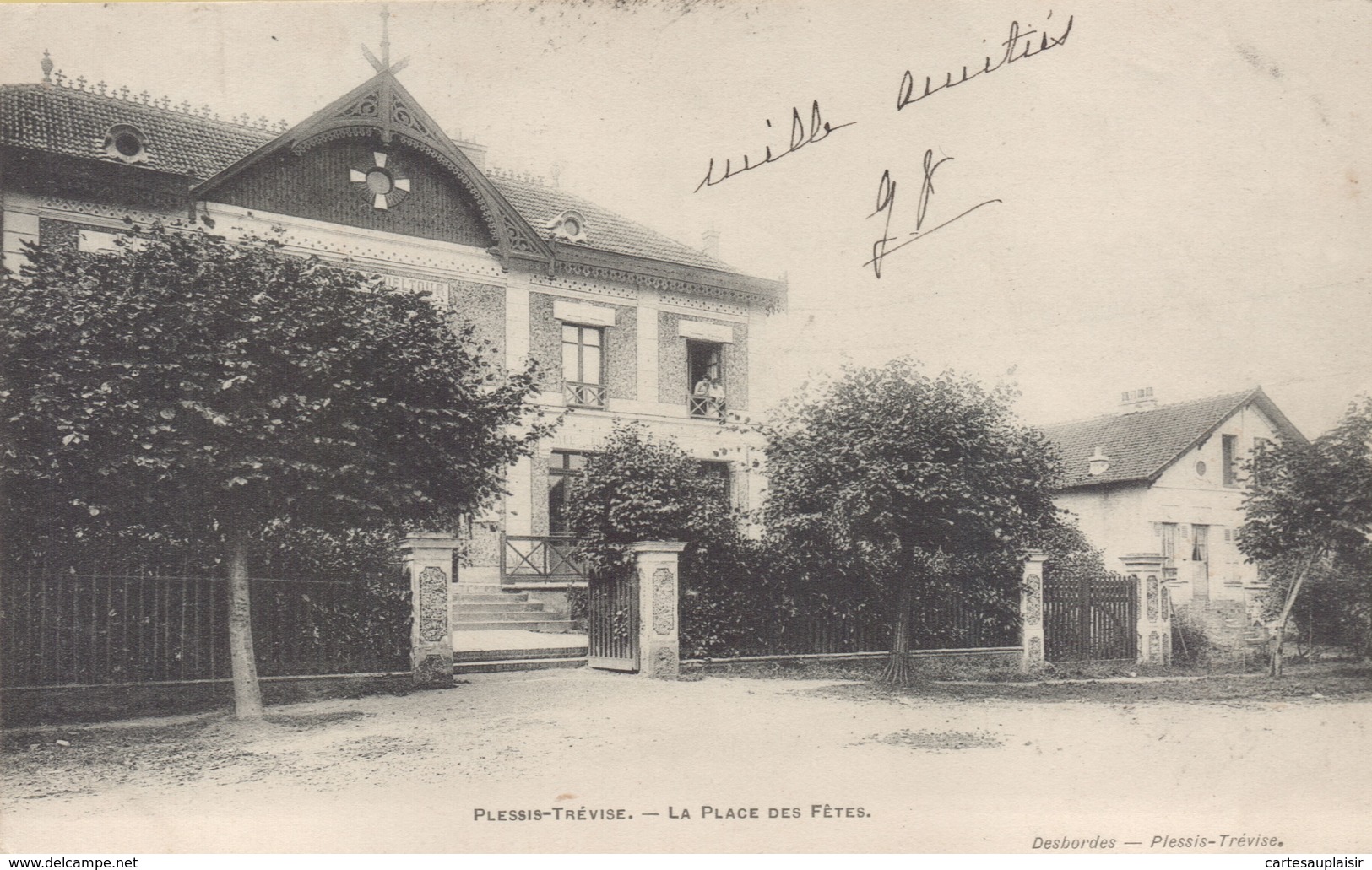 LE PLESSIS TREVISE : La Place Des Fêtes - Le Plessis Trevise