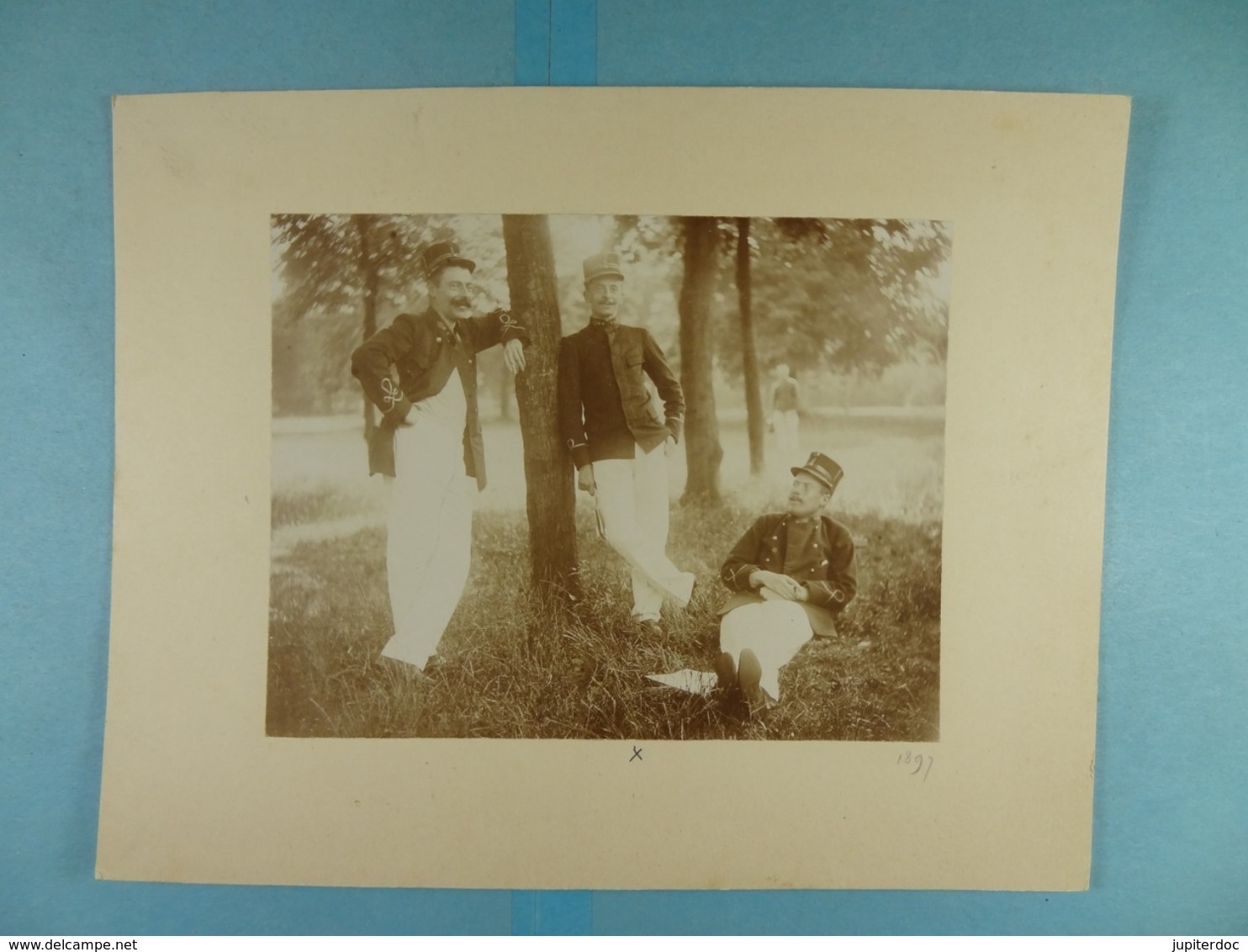 Photo Sur Carton Trois Militaires 1897 - Guerre, Militaire