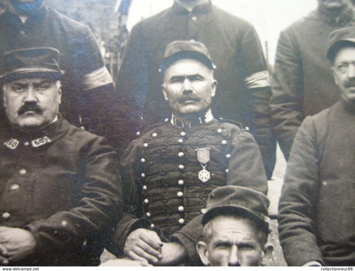 Ancienne Photo Collée Sur Carton / Réserviste Défense Du Territoire Poilu De 14/18 Groupe De Soldat WW1 - War, Military