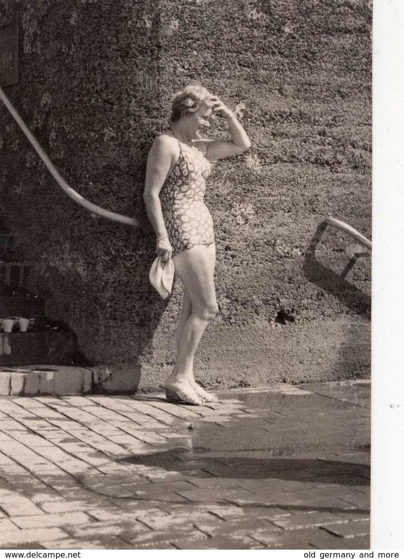 Ein Schöner Sommertag Im Freibad 9,5 X 14 - Pin-Ups