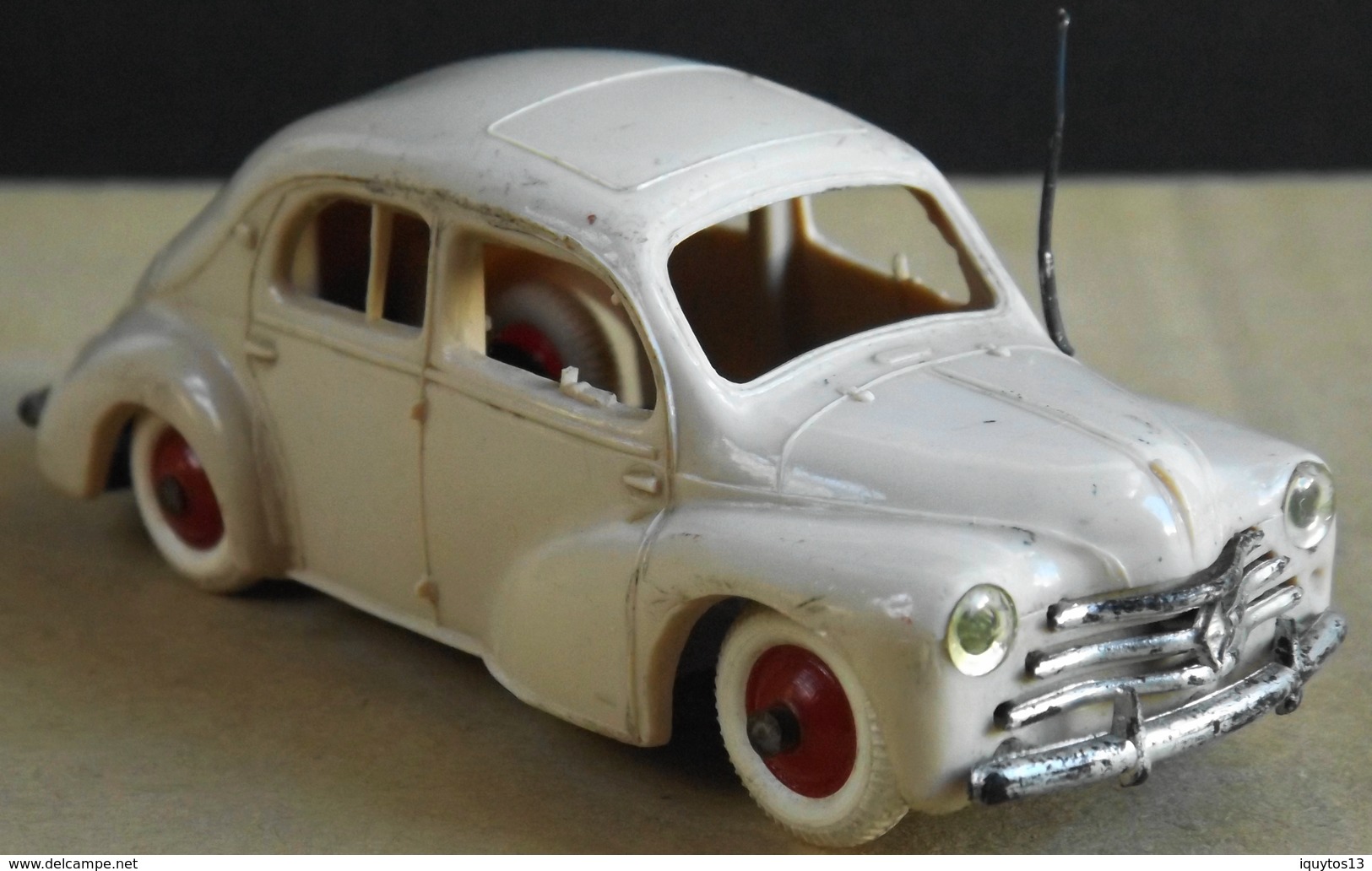 VOITURE 4CV RENAULT - Les Miniatures NOREV Made In France 1/43e - Bon Etat - Norev