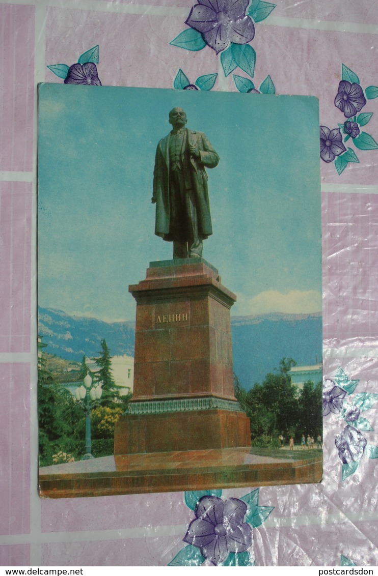 Crimea, Old USSR Postcard . Yalta. Lenin Monument - 1971 - Monuments