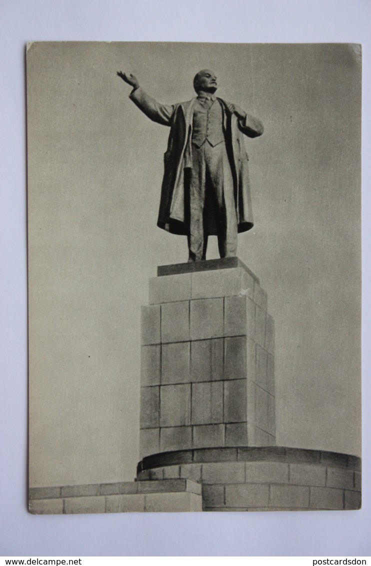 SVERDLOVSK. RUSSIA.  LENIN MONUMENT  1965 - Monuments