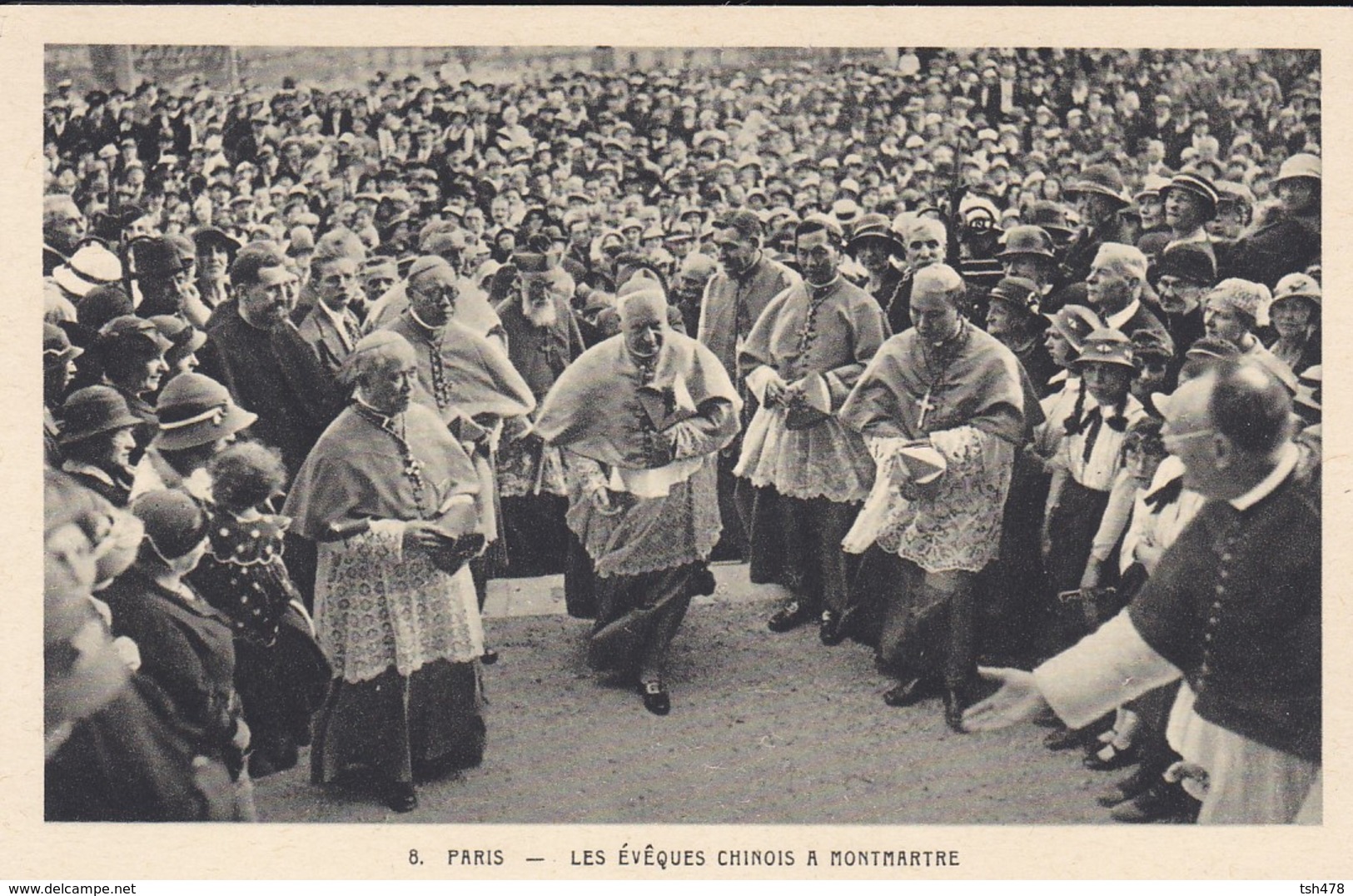 ASIE----CHINE PARIS---les évêques Chinois A Montmartre--voir 2 Scans - Chine