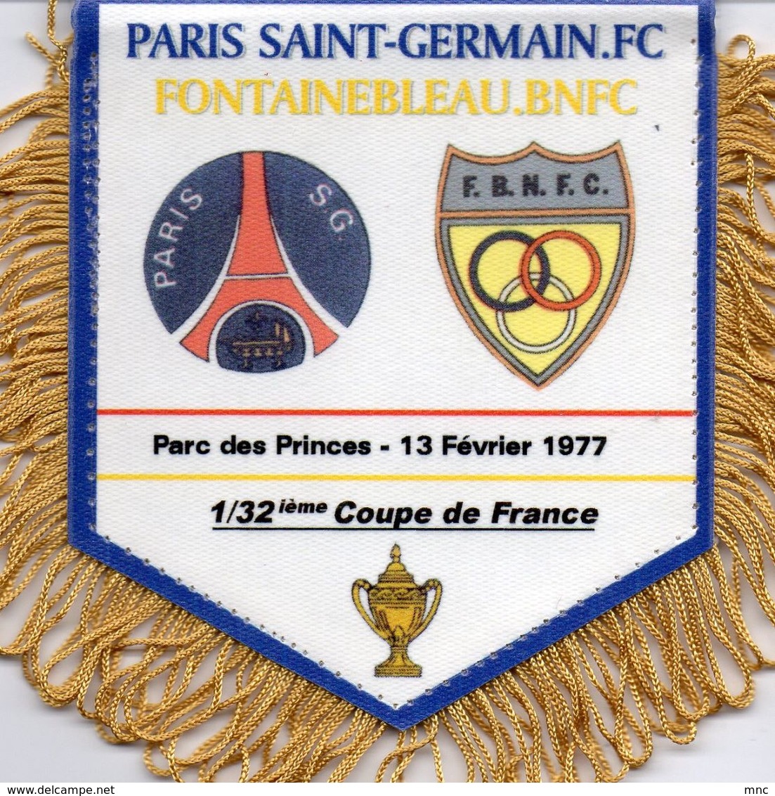 Fanion Du Match PSG / FONTAINEBLEAU  Coupe De France 1977 - Habillement, Souvenirs & Autres