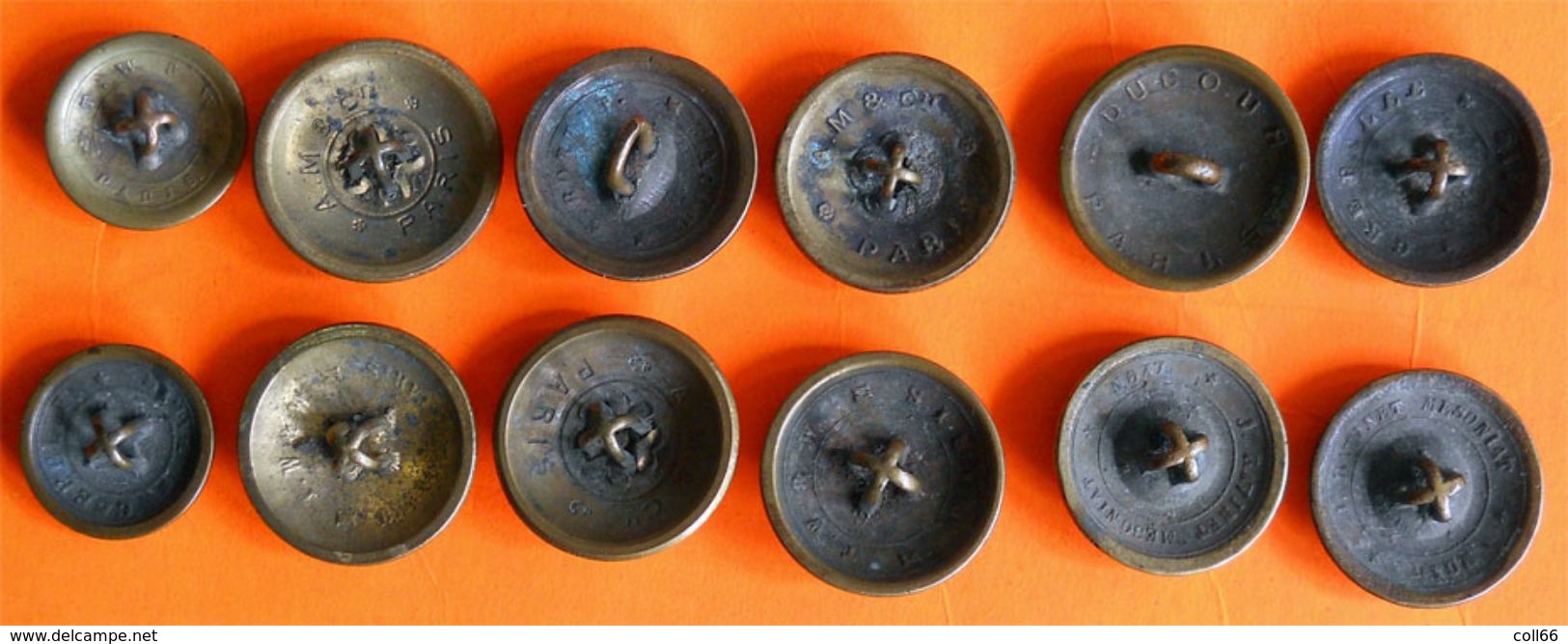 Lot 12 Boutons Militaires Ancre De Marine Anciens Demi-bombés Old Buttons Knopfes Diam 2.3cm Dont 2 PM - Boutons