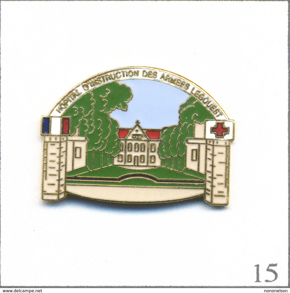 Pin's Hôpital Militaire / Hôpital D'Instruction Des Armées Legouest à Metz (57) Avec Croix-Rouge. Non Est. EGF. T578-15 - Militaria