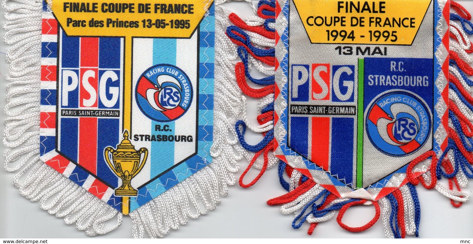 Lot De 2 Fanions Du Match  PSG / STRASBOURG  Finale Coupe De France 1995 - Habillement, Souvenirs & Autres