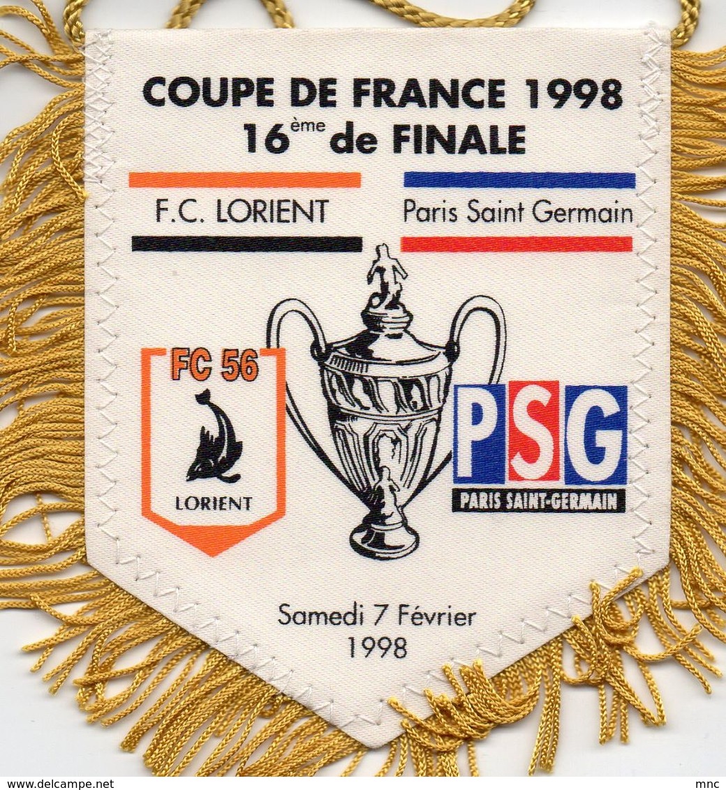 Fanion Du Match  FC LORIENT /  PSG  Coupe De France 1998 - Habillement, Souvenirs & Autres