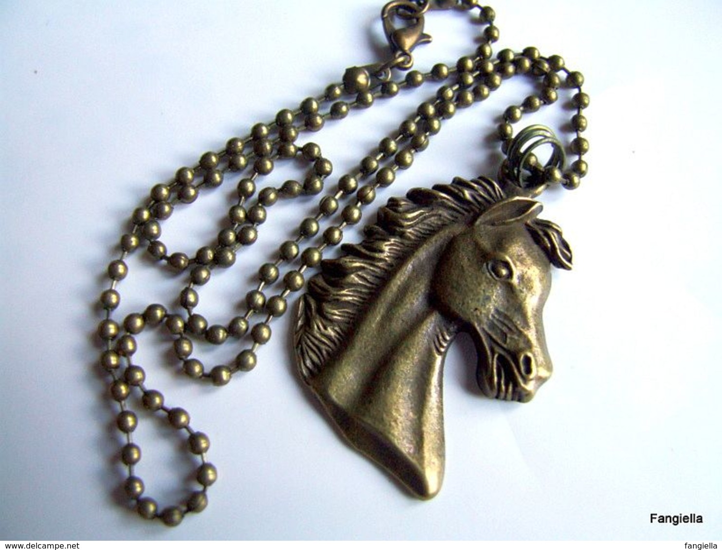 Collier Jolie Tête De Cheval Bronze Sur Chaine Boule De 46cms  Le Pendentif Mesure Environ 40x29mm. - Ethniques