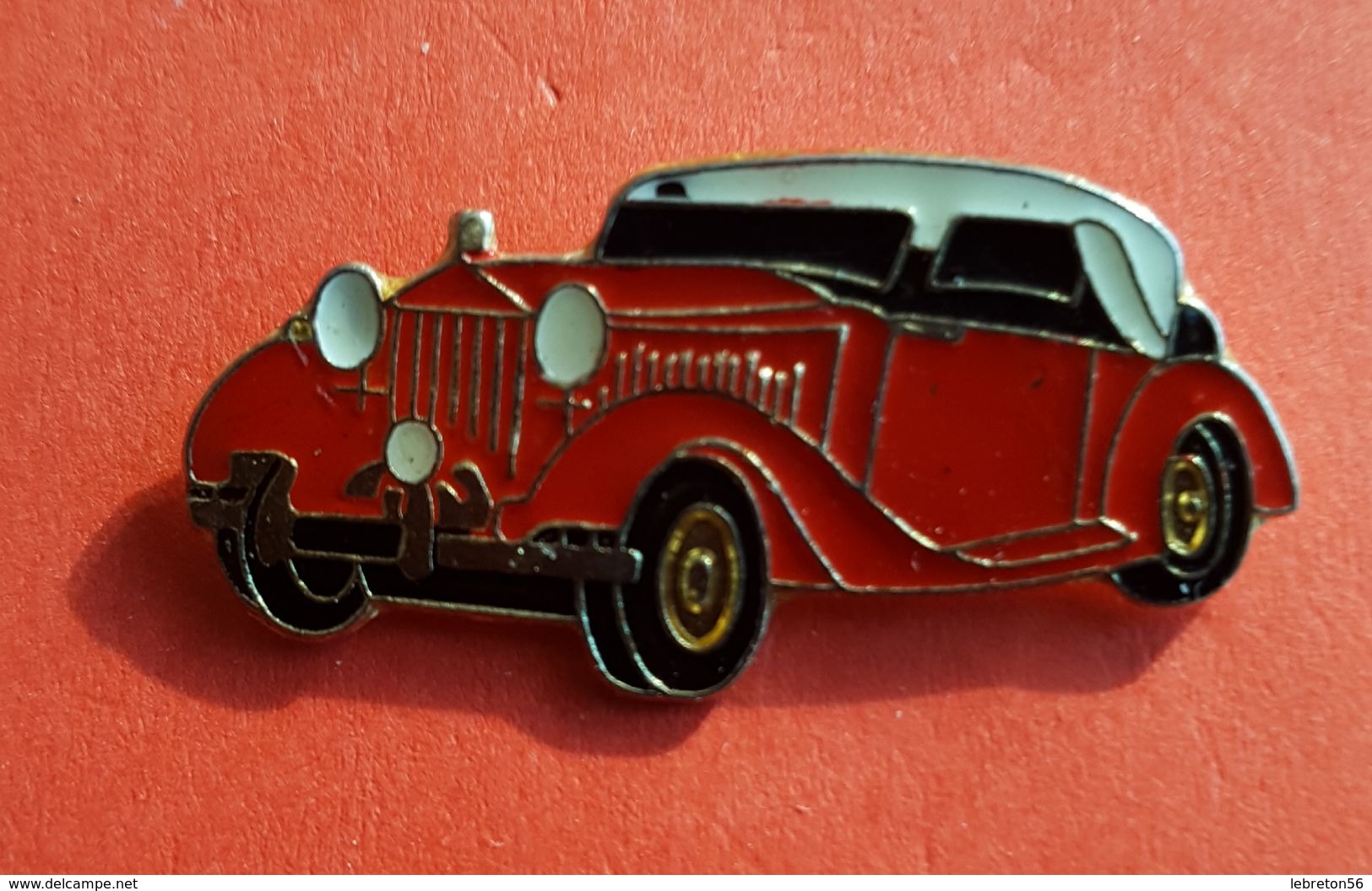 Pin's : "ANCIENNE VOITURE   " Offert Par Les éditions Atlas Parkson (ceci écrit Au Dos Du Pin's )   Joli - Otros & Sin Clasificación