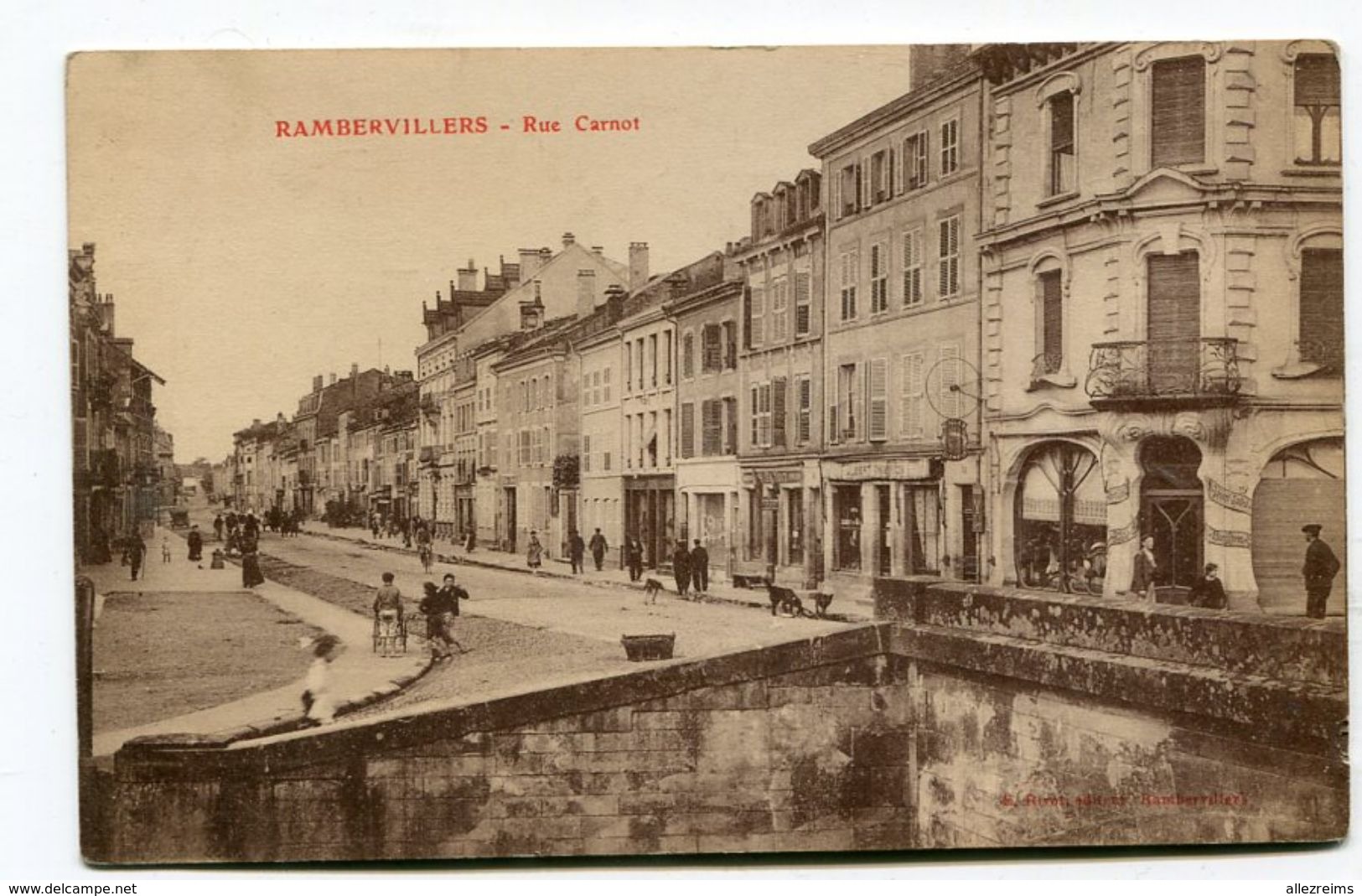 CPA  88 :  RAMBERVILLERS    Rue Carnot  A   VOIR   !!! - Autres & Non Classés